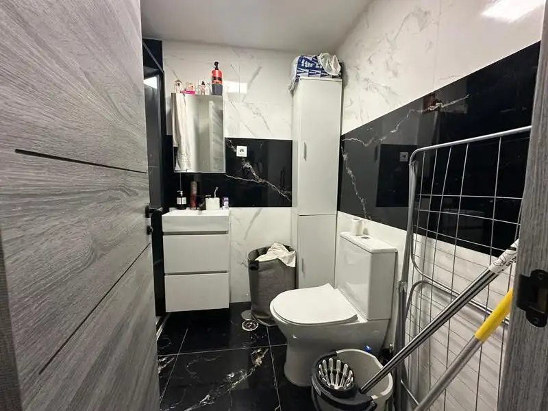 Bathroom of Ground floor for rent in Madrid  with Air Conditioner and Heating