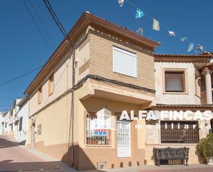 Vista exterior de Casa o xalet en venda en Pinarejo amb Calefacció, Jardí privat i Terrassa