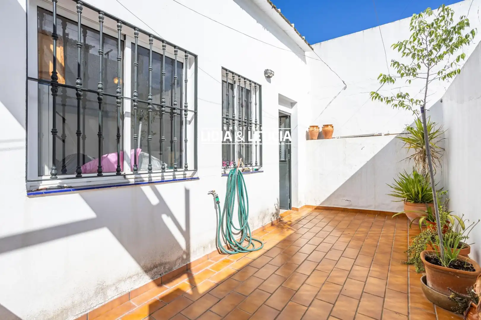 Exterior view of Houses for sale in Alcalá de Guadaira  with Air Conditioner, Terrace and Storage room