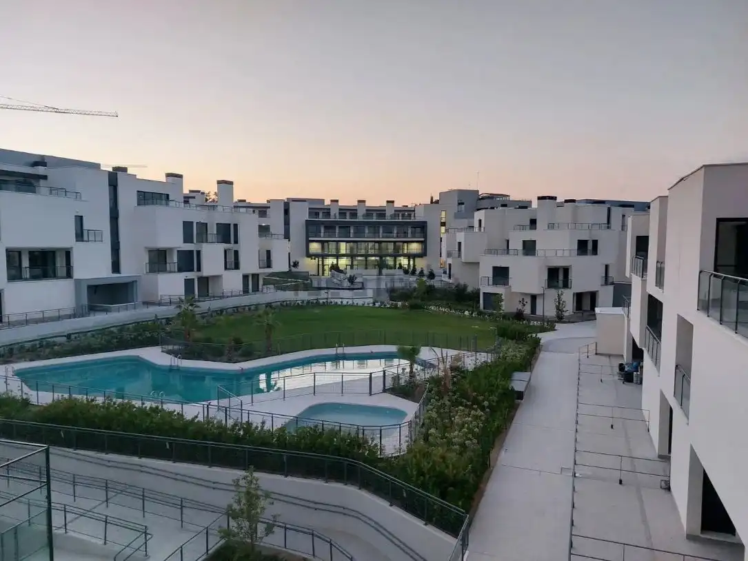 Loft con piscina en alquiler en Avda Montes de Oca 22, imagen 3
