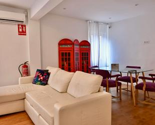 Living room of Flat to rent in  Madrid Capital  with Air Conditioner, Heating and Furnished