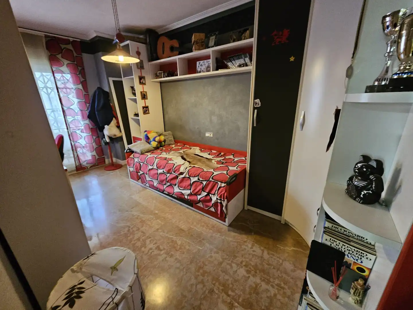 Casa adosada en venta en El Pinós / Pinoso