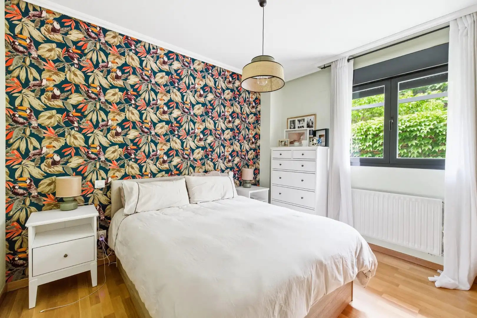 Habitación de Planta baja en venta en Madrid con Calefacción, Jardín privado y Piscina comunitaria