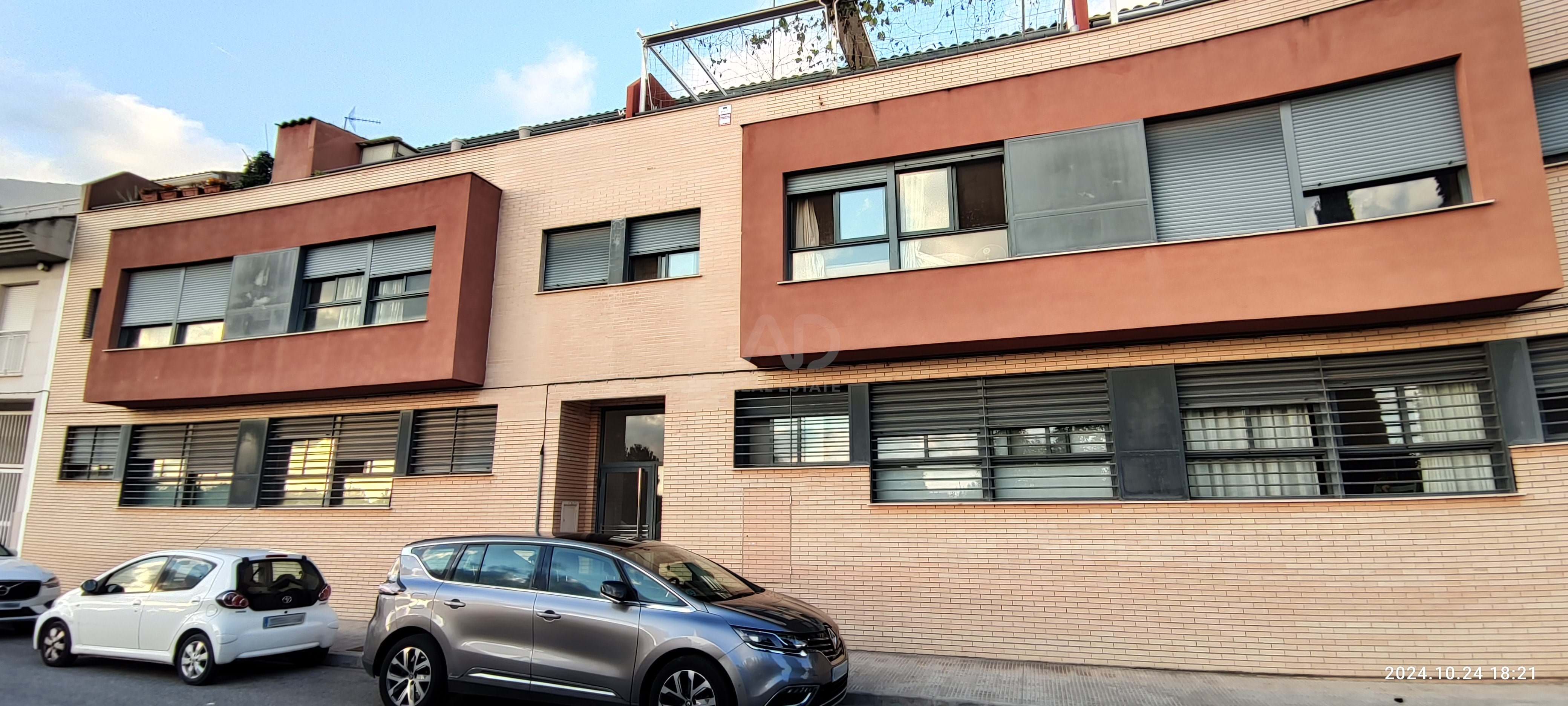 Vista exterior de Dúplex en venta en Castellón de la Plana / Castelló de la Plana con Calefacción y Terraza