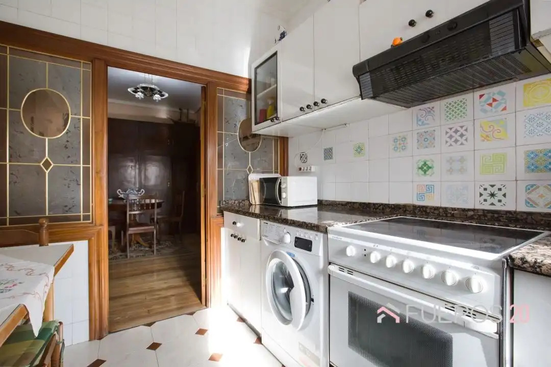 Küche von Wohnung zum Verkauf in Barakaldo  mit Terrasse, Abstellraum und Möbliert