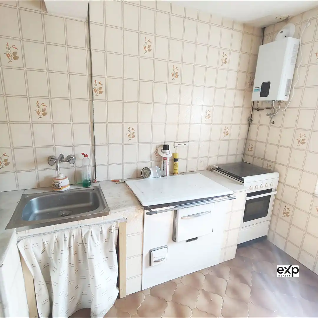 Cuina de Casa adosada en venda en Oviedo  amb Parquet i Moblat
