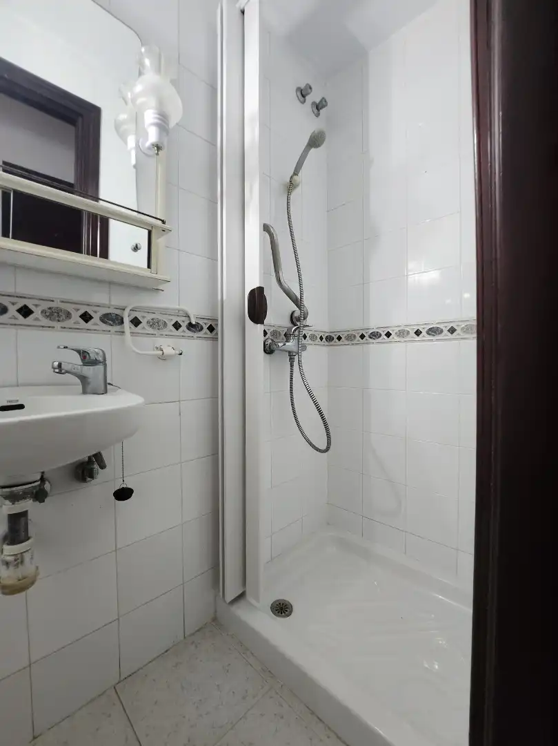 Badezimmer von Einfamilien-Reihenhaus zum Verkauf in Alcalá de Guadaira mit Klimaanlage, Terrasse und Abstellraum