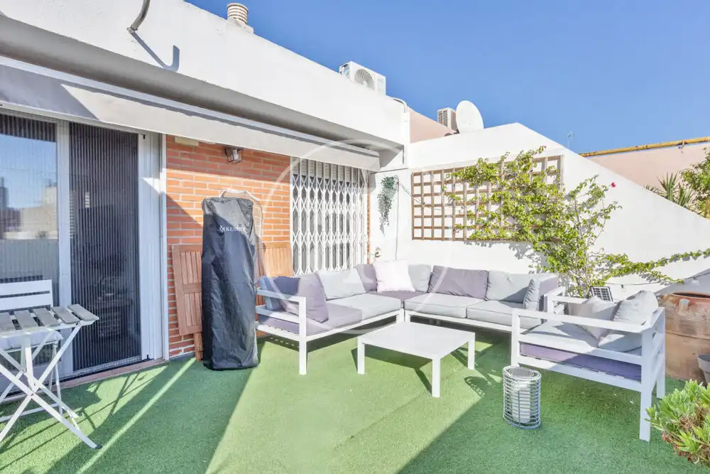 Penthouse with terrace to rent in Av. del Port, imagen 3