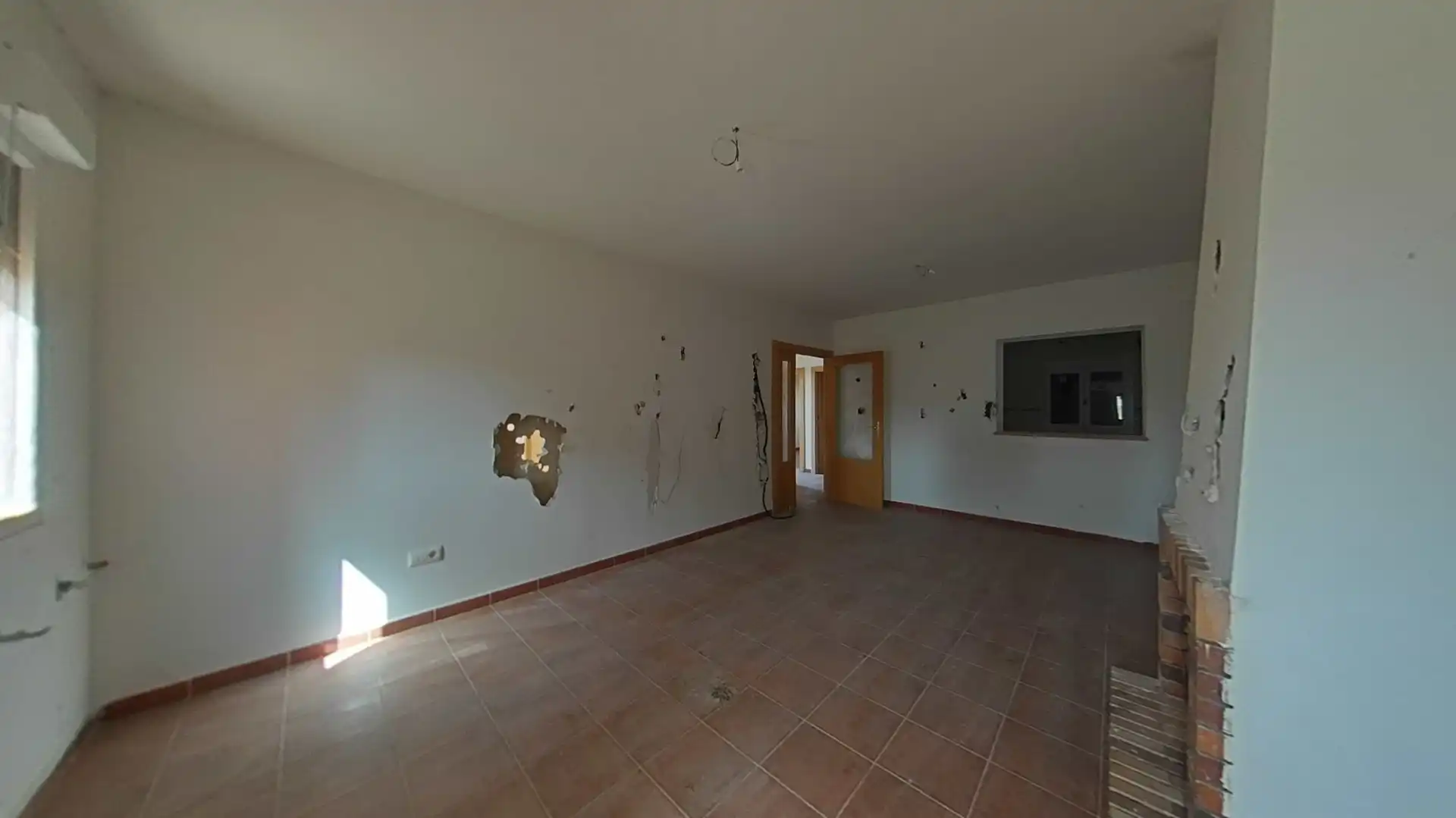 Sala d'estar de Casa adosada en venda en Castillejo de Mesleón amb Jardí privat
