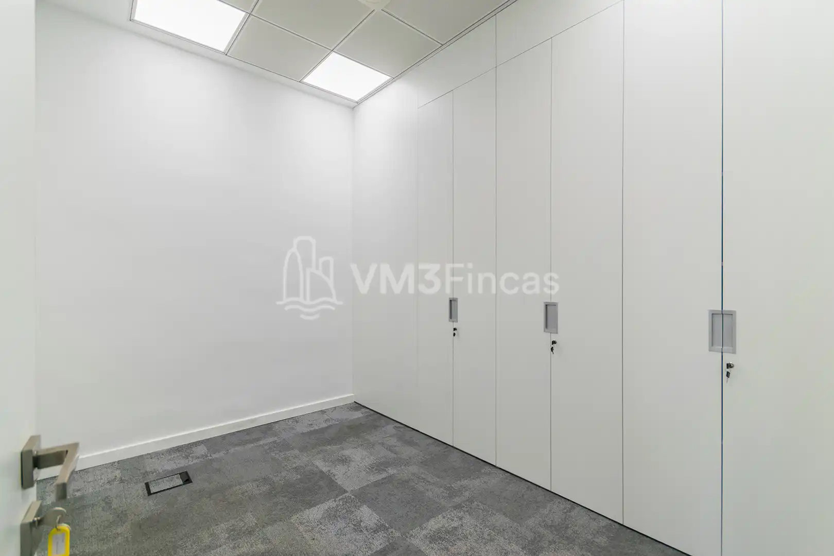 Büro zur Miete in El Prat de Llobregat mit Klimaanlage, Heizung und Terrasse
