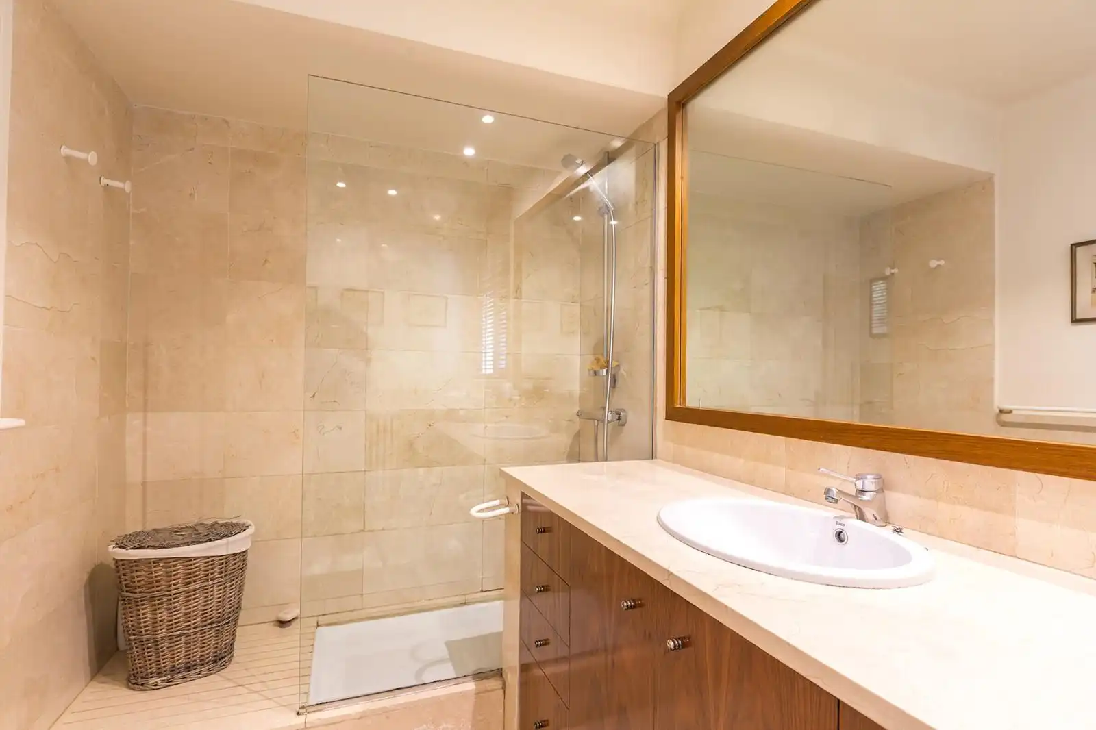Baño de Casa o chalet de alquiler en Sant Just Desvern con Aire acondicionado, Calefacción y Jardín privado
