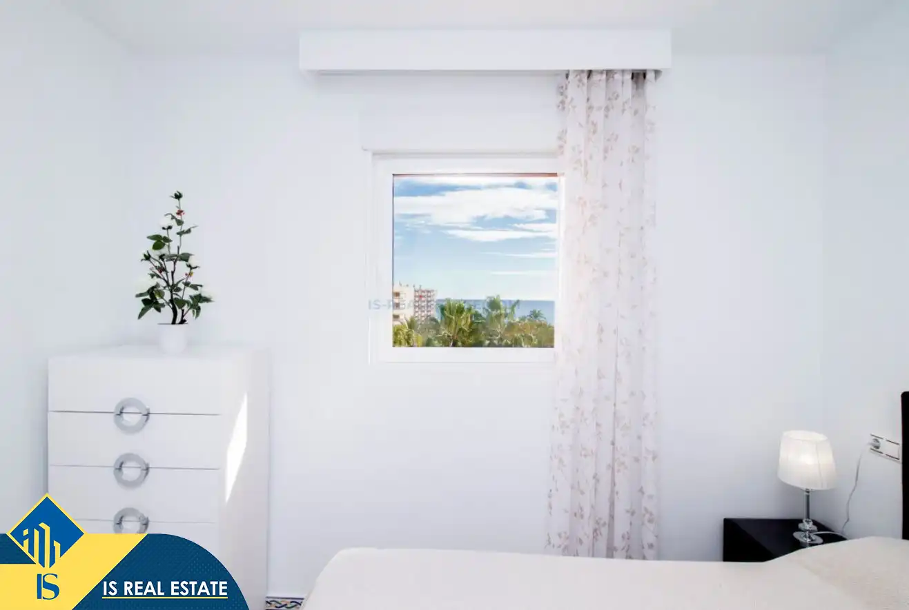 Dormitori de Apartament de lloguer en Torrevieja amb Aire condicionat, Calefacció i Terrassa