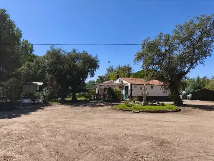 Haus oder Chalet zum Verkauf in Badajoz mit Klimaanlage, Heizung und Privatgarten