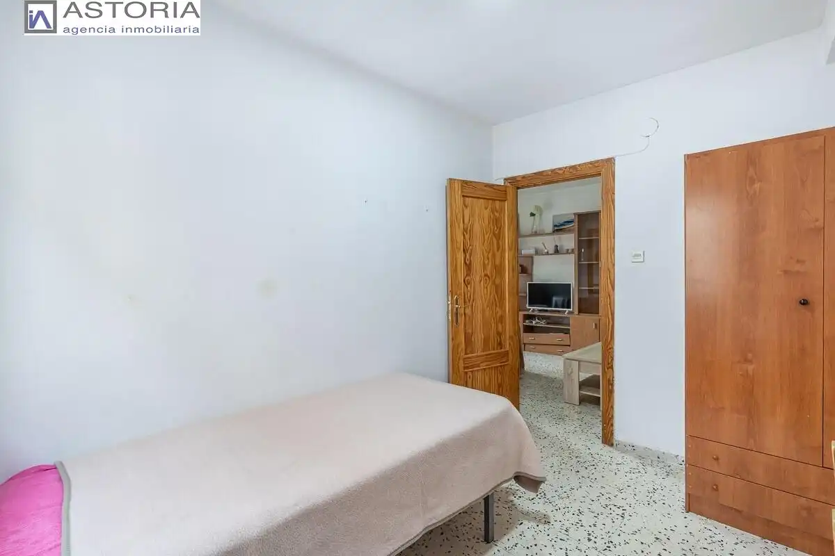 Wohnung zum Verkauf in Granada mit Möbliert und Balkon