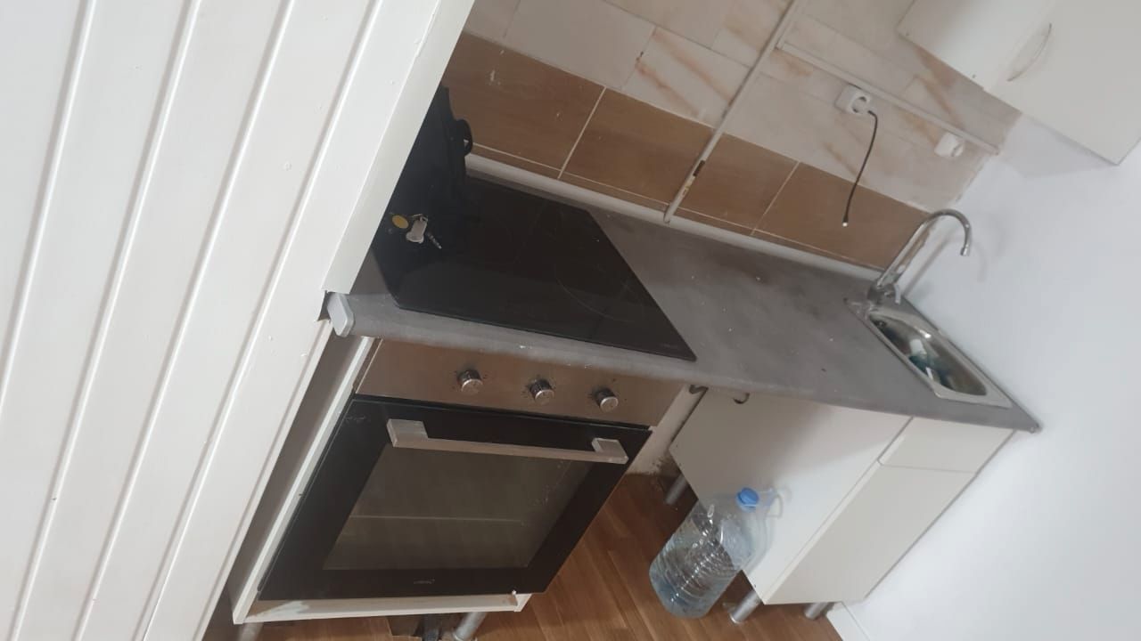 Kitchen of Planta baja for sale in Santa Coloma de Gramenet  with Parquet flooring and Oven