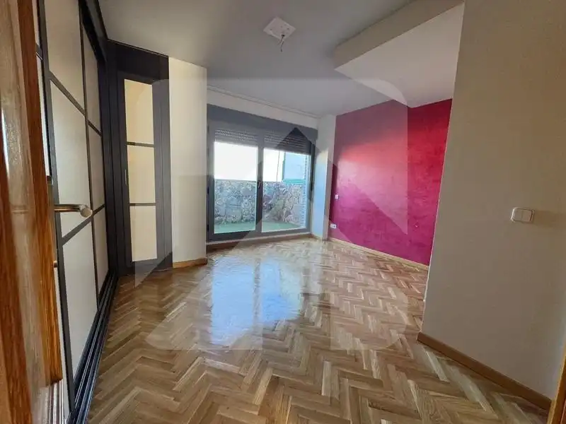 Habitación de Ático en venta en Valdemoro con Aire acondicionado, Calefacción y Jardín privado