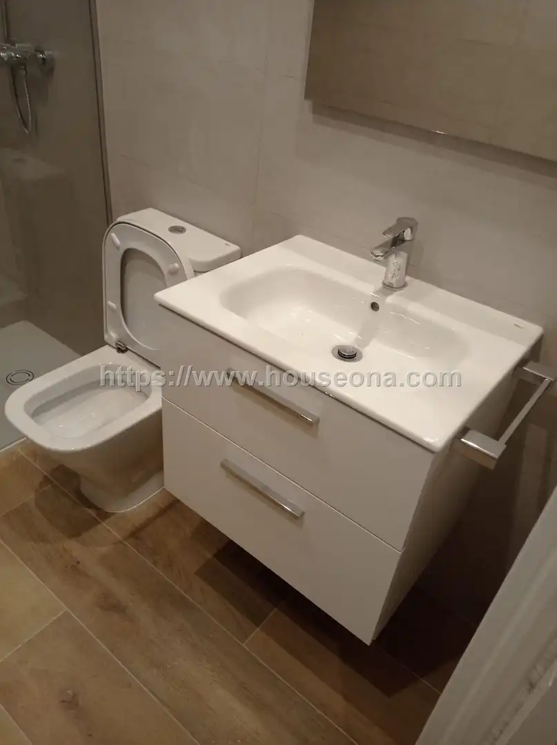 Baño de Ático de alquiler en Bilbao  con Calefacción, Terraza y Trastero