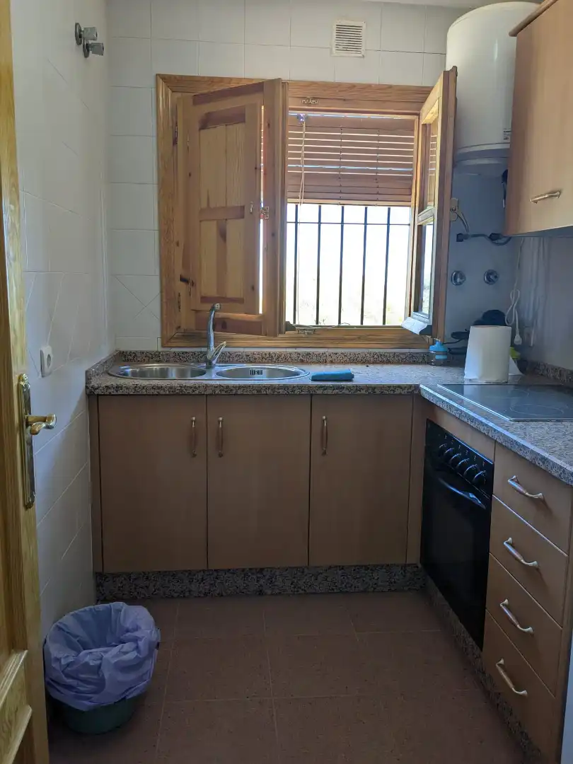 Cuina de Casa o xalet en venda en Vélez de Benaudalla amb Jardí privat i Moblat