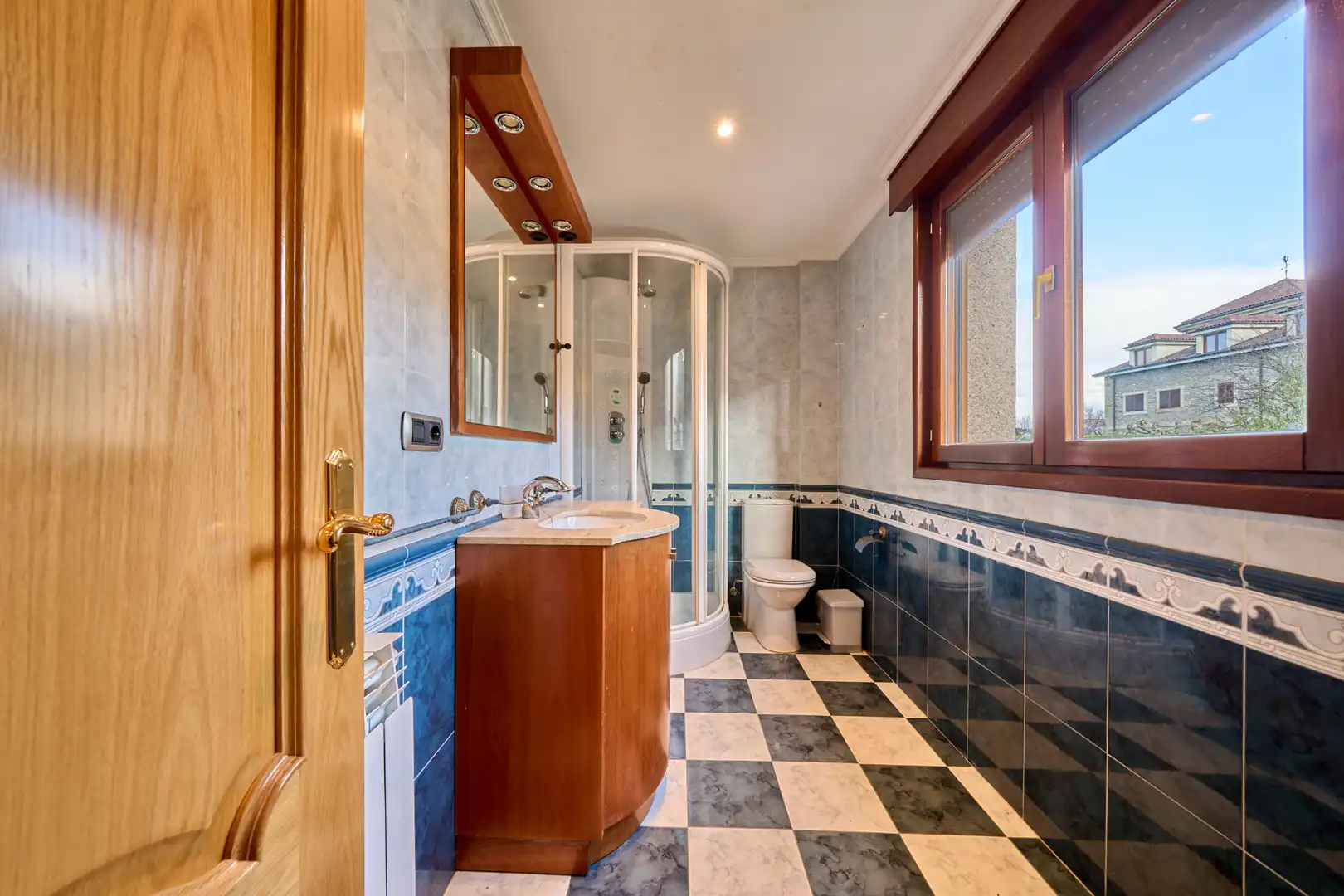 Bathroom of Houses for sale in Vitoria - Gasteiz  with Heating, Private garden and Parquet flooring