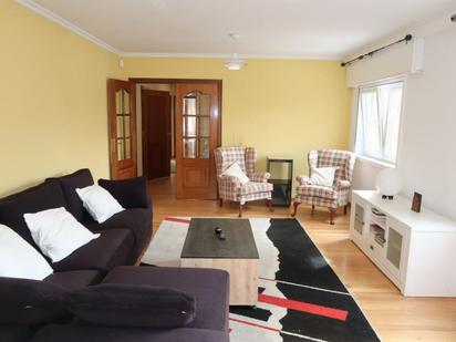 Sala d'estar de Pis de lloguer en A Coruña Capital  amb Parquet, Moblat i Balcó
