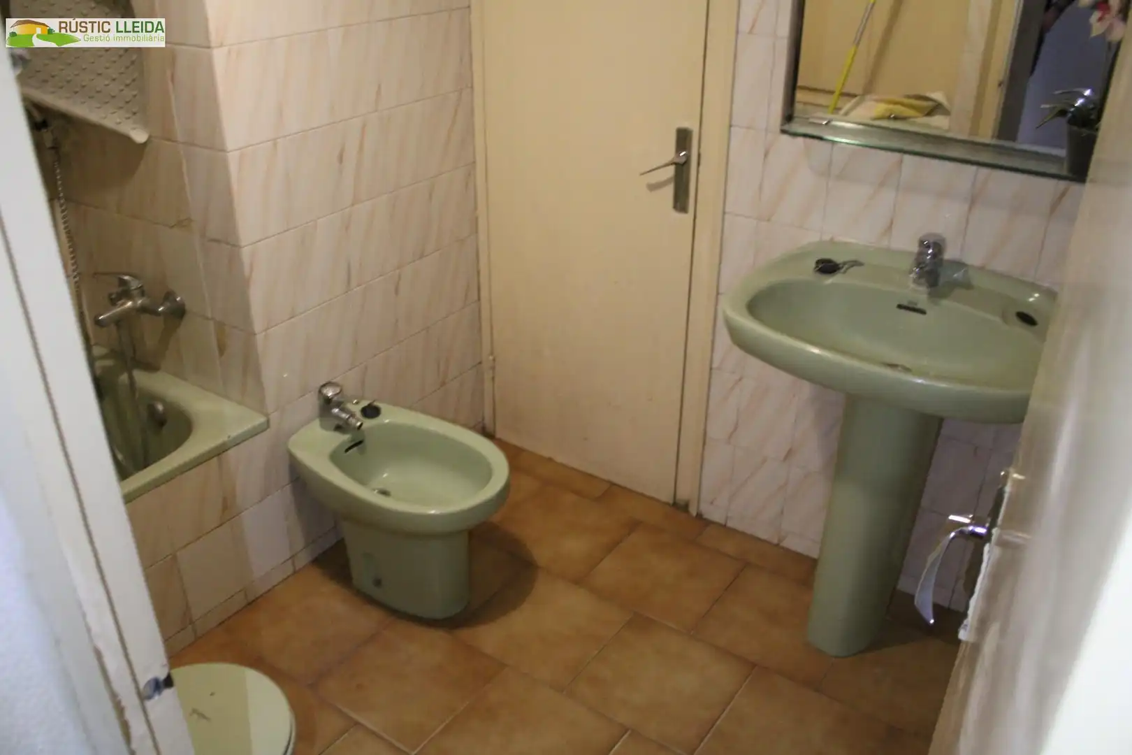 Baño de Finca rústica en venta en Talavera, Lleida