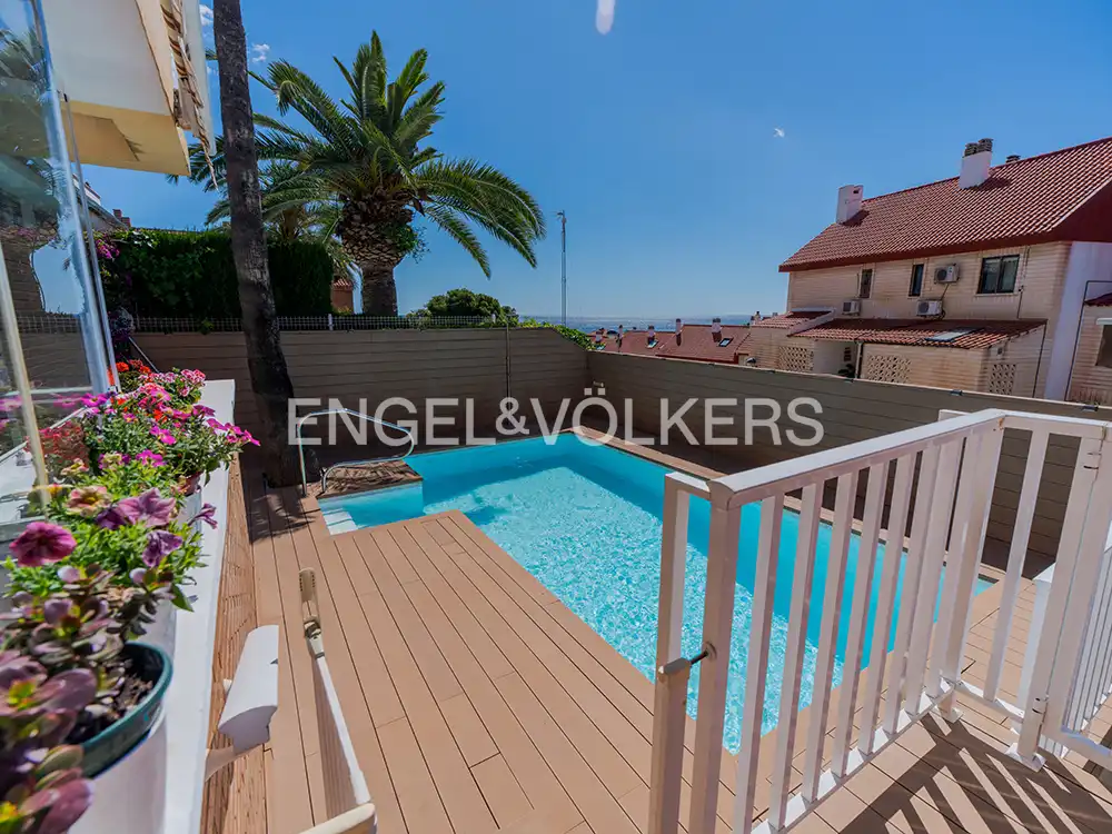 Piscina de Casa o xalet en venda en Alicante / Alacant amb Aire condicionat, Calefacció i Jardí privat