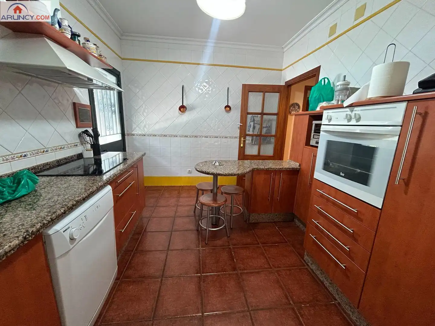 Kitchen of Houses for rent in Alcalá de Guadaira  with Air Conditioner, Private garden and Terrace