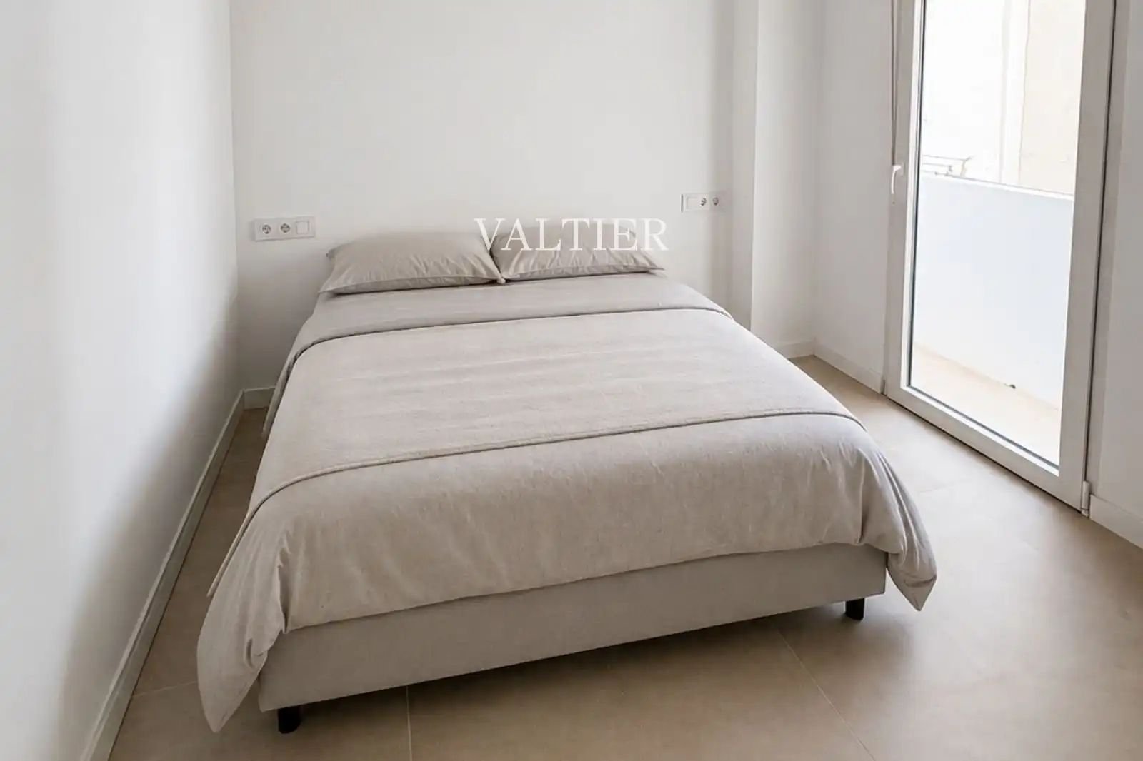 Bedroom of Flat for rent in Valencia  with Air Conditioner, Heating and Terrace