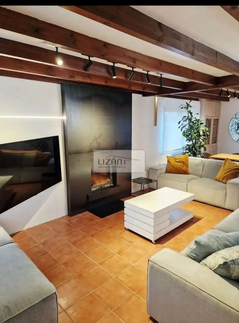 Sala de estar de Casa o chalet en venta en Villaquilambre con Calefacción, Jardín privado y Terraza
