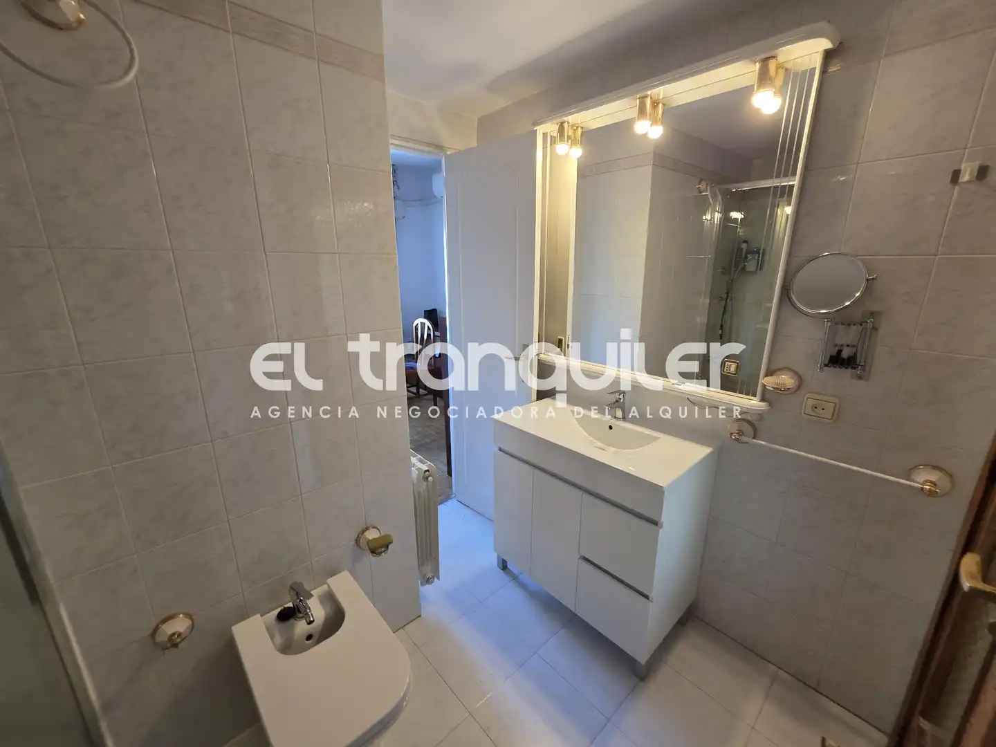 Bathroom of Flat for rent in Madrid  with Air Conditioner, Parquet flooring and Terrace