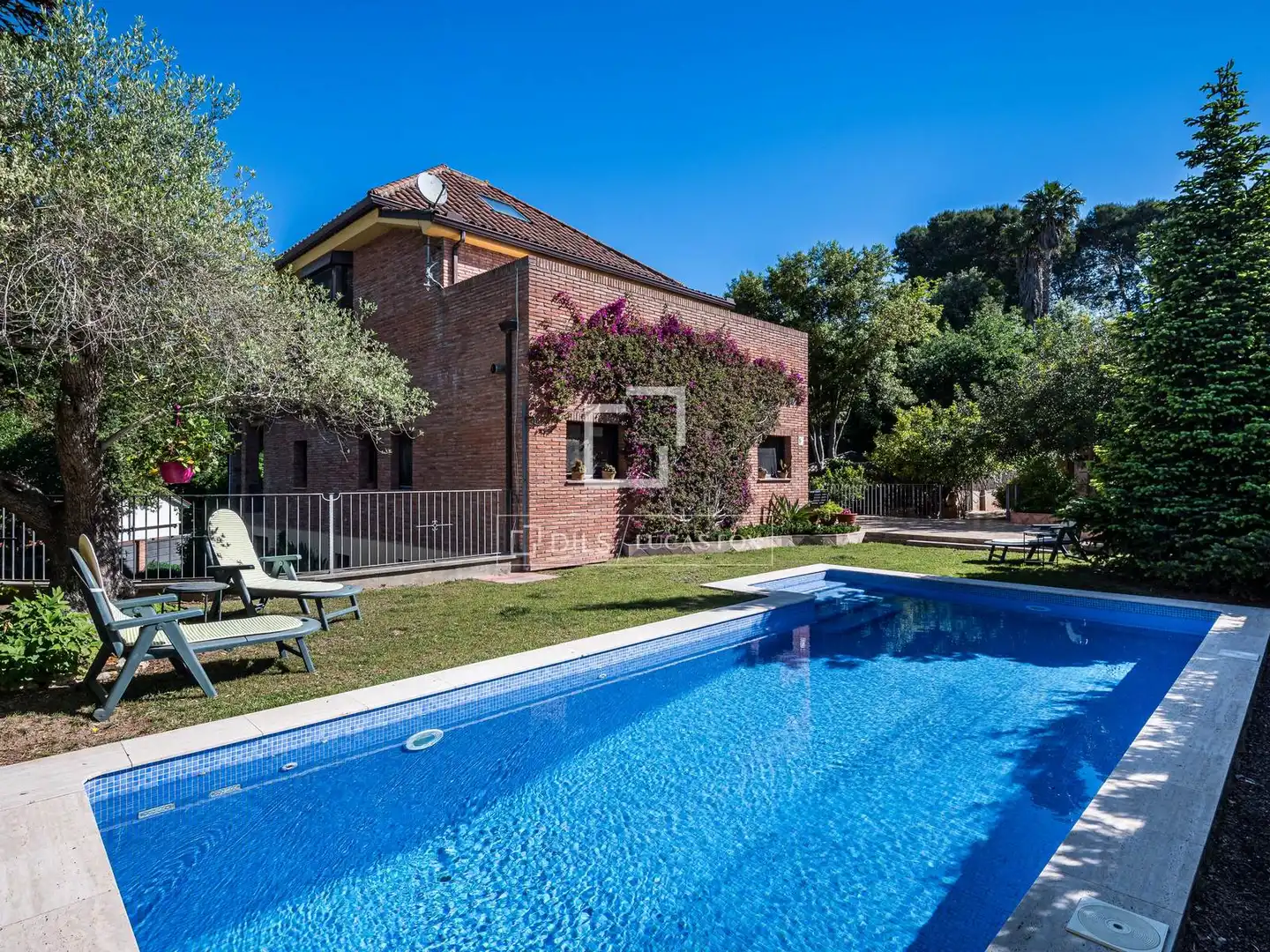 Piscina de Casa o xalet en venda en Sant Cugat del Vallès amb Aire condicionat, Calefacció i Traster