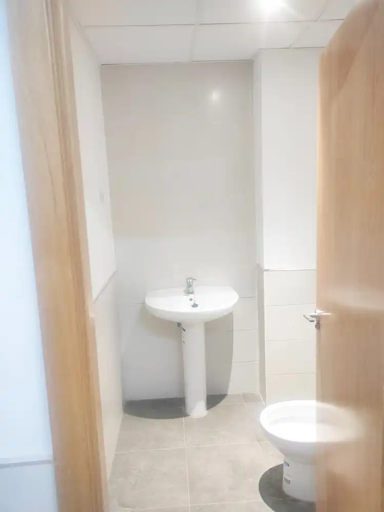 Badezimmer von Geschaftsraum zur Miete in Getafe