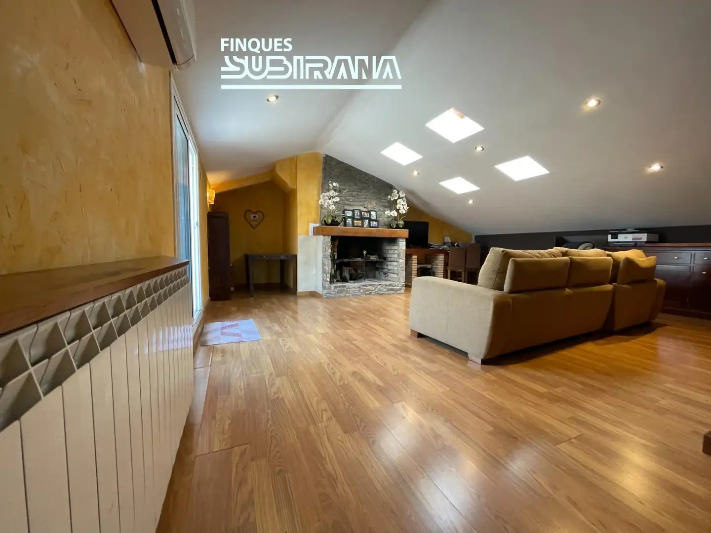 Sala d'estar de Dúplex en venda en Santa Margarida de Montbui amb Aire condicionat, Calefacció i Terrassa