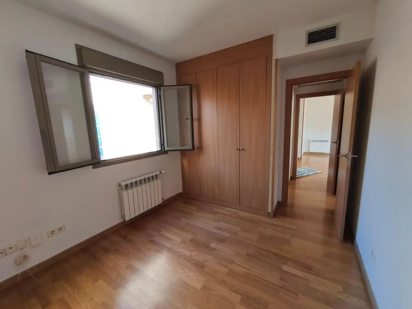 Bedroom of Flat for rent in Urbanizaciones