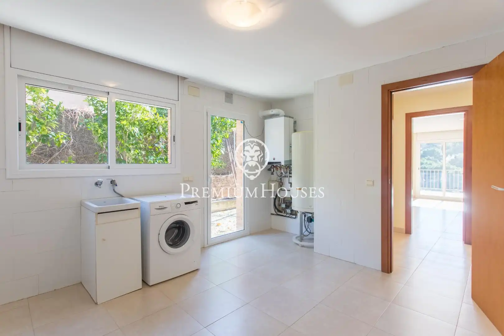 Vista exterior de Casa o xalet en venda en Arenys de Mar amb Aire condicionat, Calefacció i Jardí privat