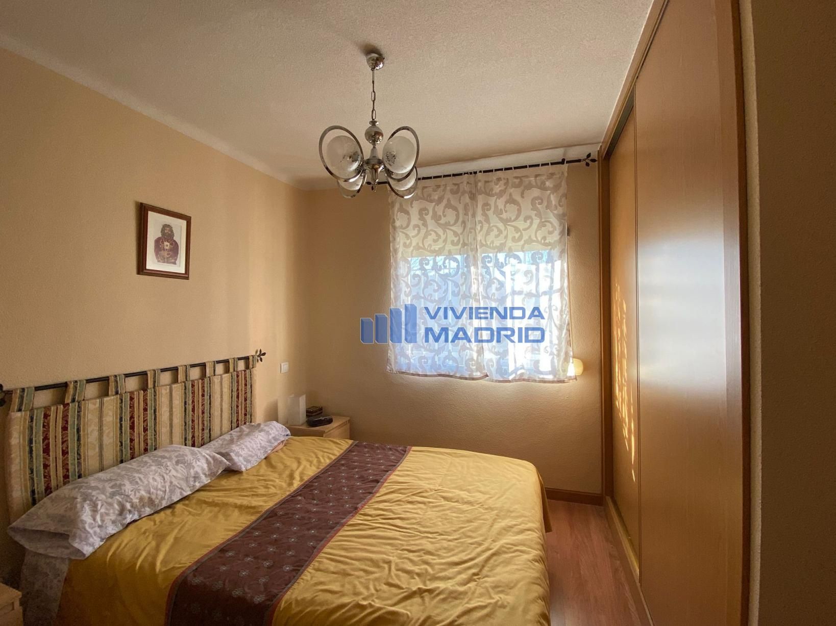 Bedroom of Flat for sale in  Madrid Capital