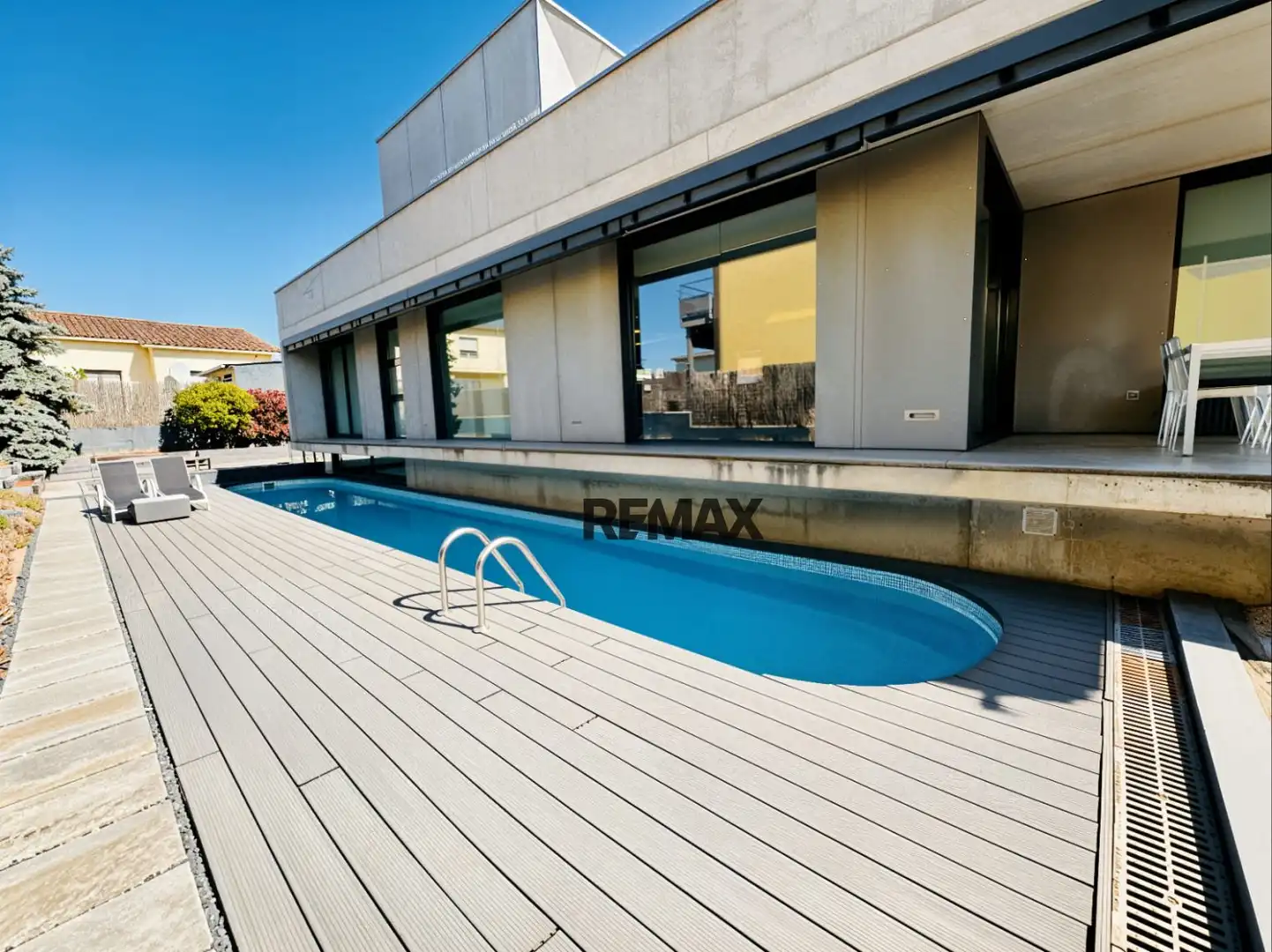 Piscina de Casa o xalet en venda en Porqueres amb Jardí privat, Terrassa i Traster