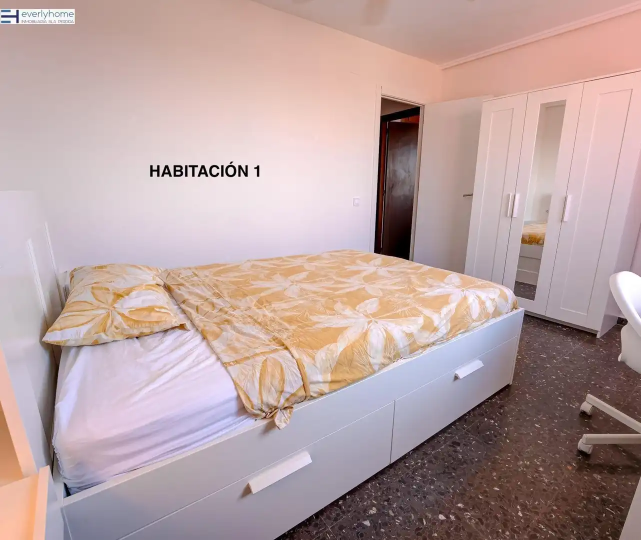 Bedroom of Flat for share in Valencia