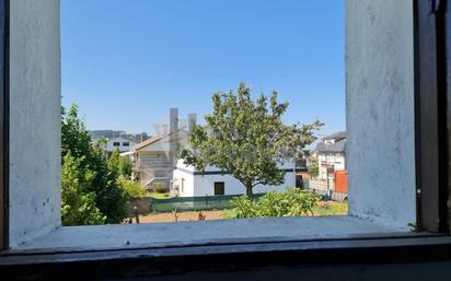 Vista exterior de Casa o xalet en venda en Vigo  amb Jardí privat