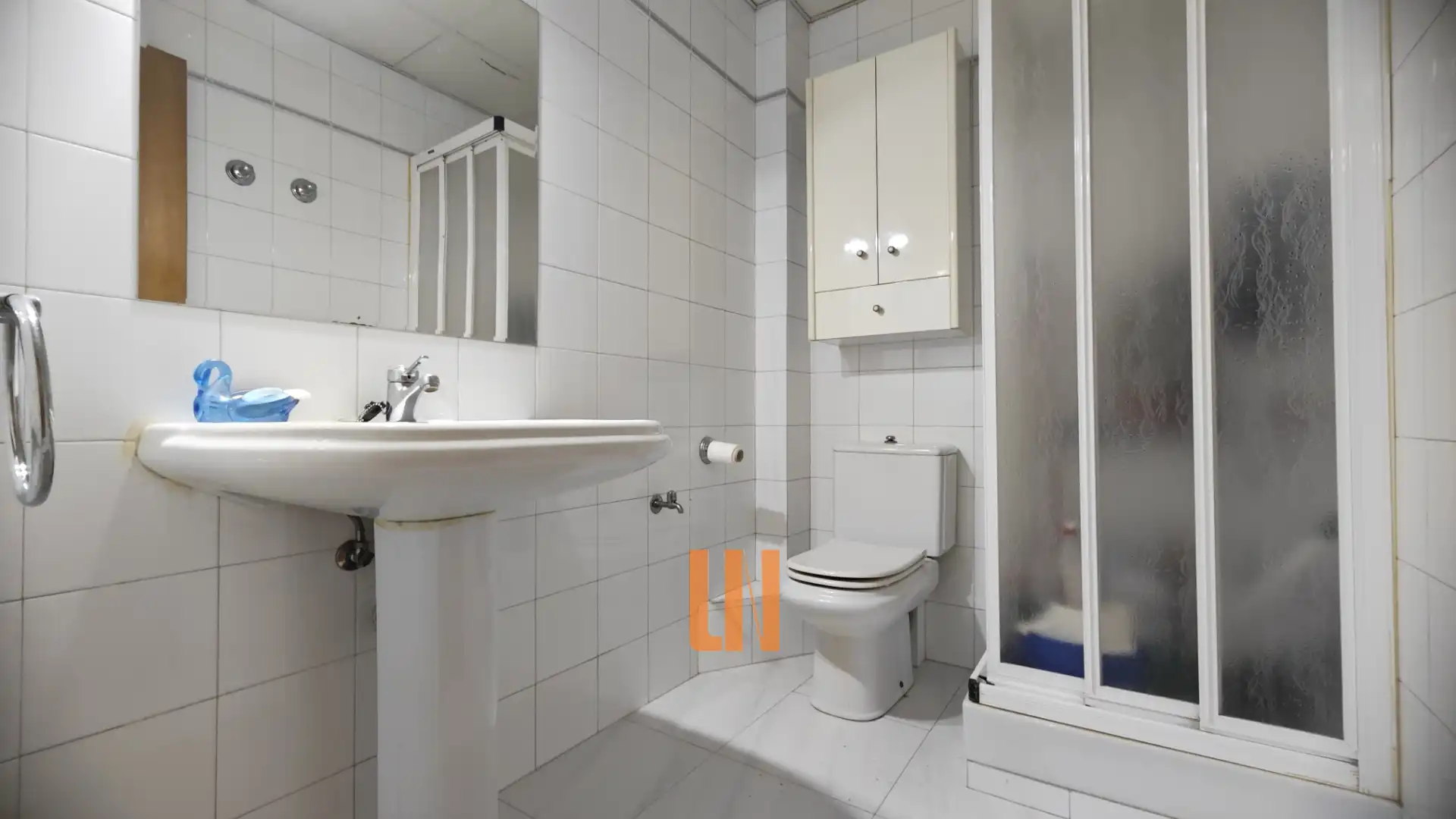 Badezimmer von Büro zur Miete in A Coruña Capital  mit Heizung und Internet