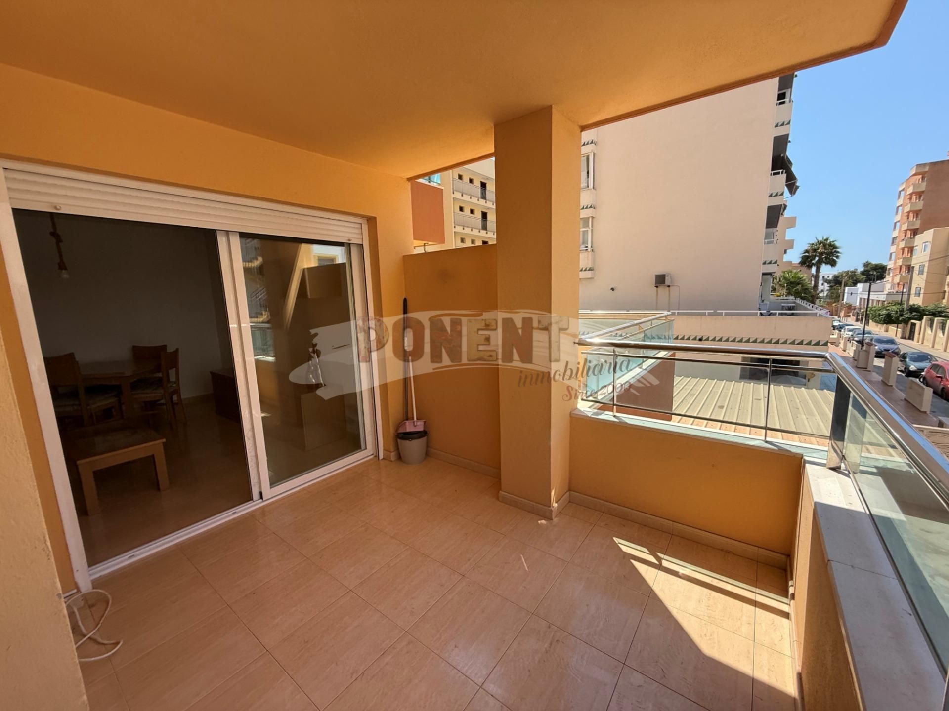 Vista exterior de Apartament en venda en Eivissa amb Aire condicionat, Terrassa i Balcó