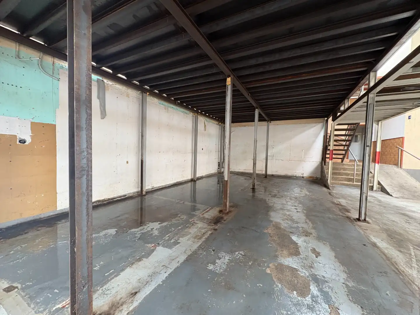 Industrial building to rent in Calle Arinaga 12, imagen 2