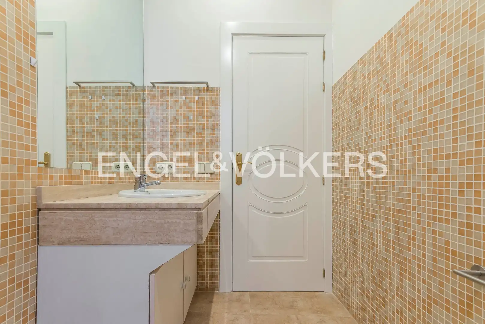 Badezimmer von Wohnung zur Miete in Madrid mit Klimaanlage, Heizung und Parkett