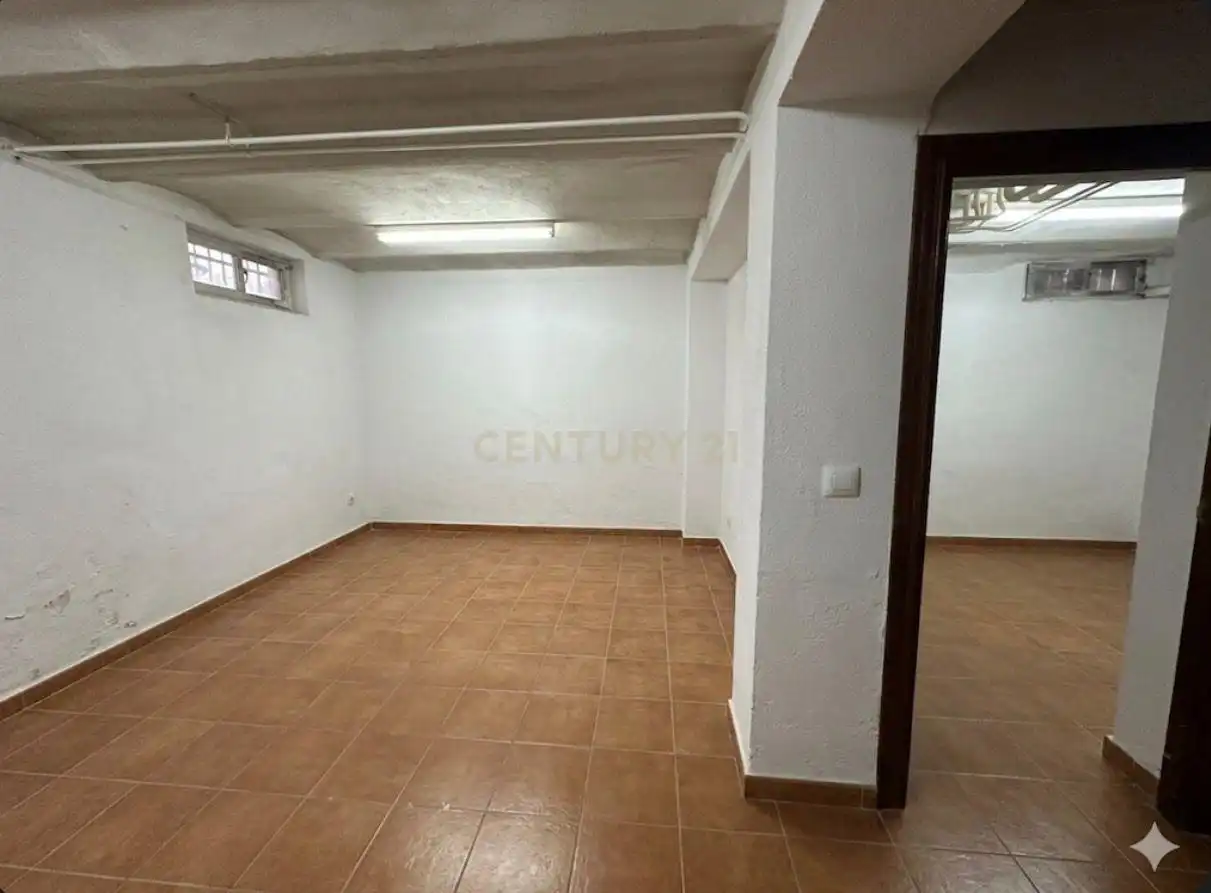 Houses for sale in Madrid  with Air Conditioner, Private garden and Storage room