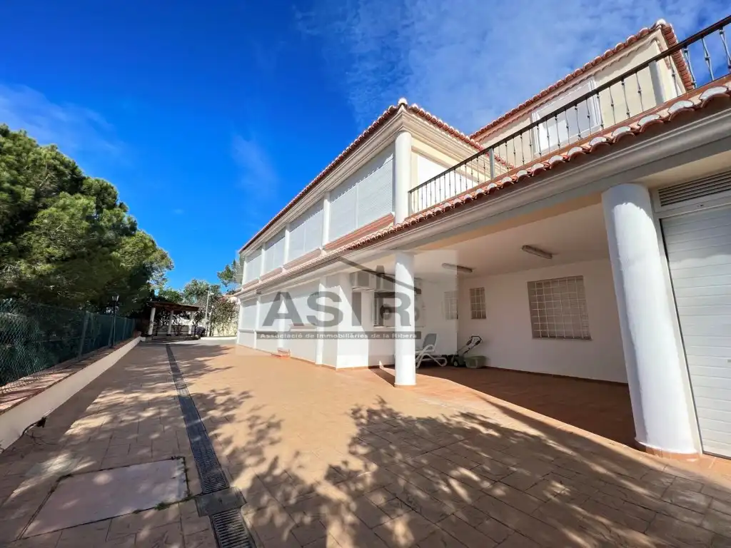 Vista exterior de Casa o chalet en venta en Alzira con Aire acondicionado, Terraza y Piscina