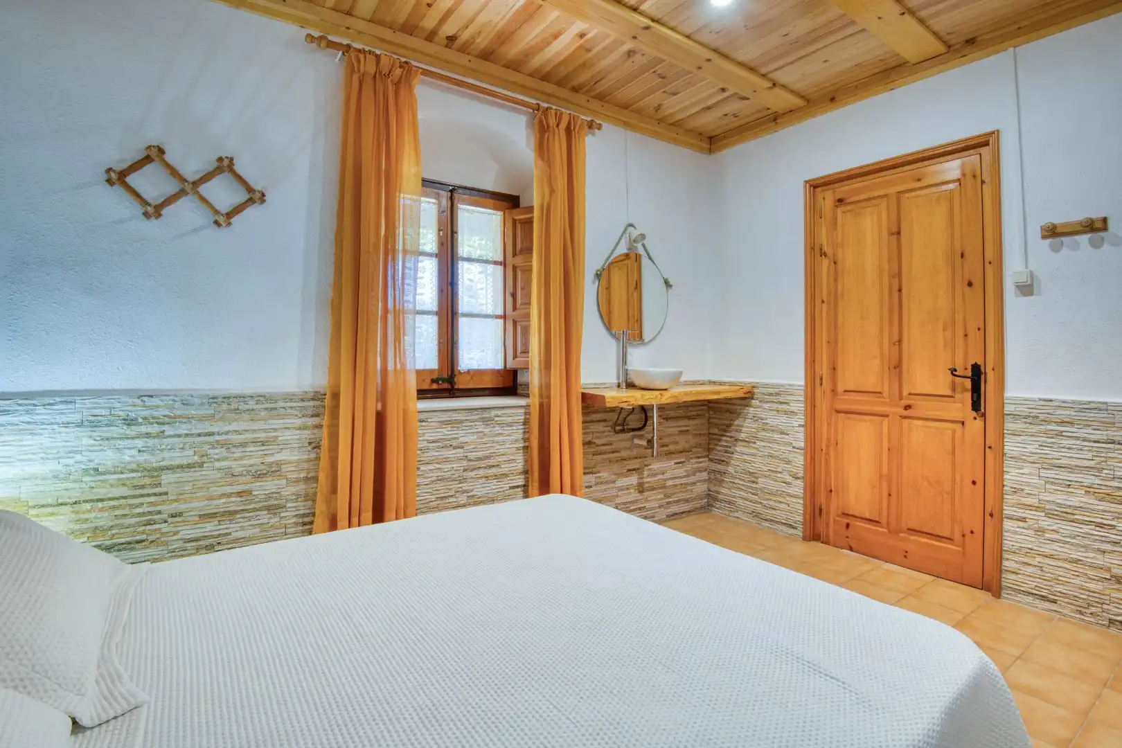Schlafzimmer von Country house zum Verkauf in Albons mit Privatgarten, Terrasse und Schwimmbad