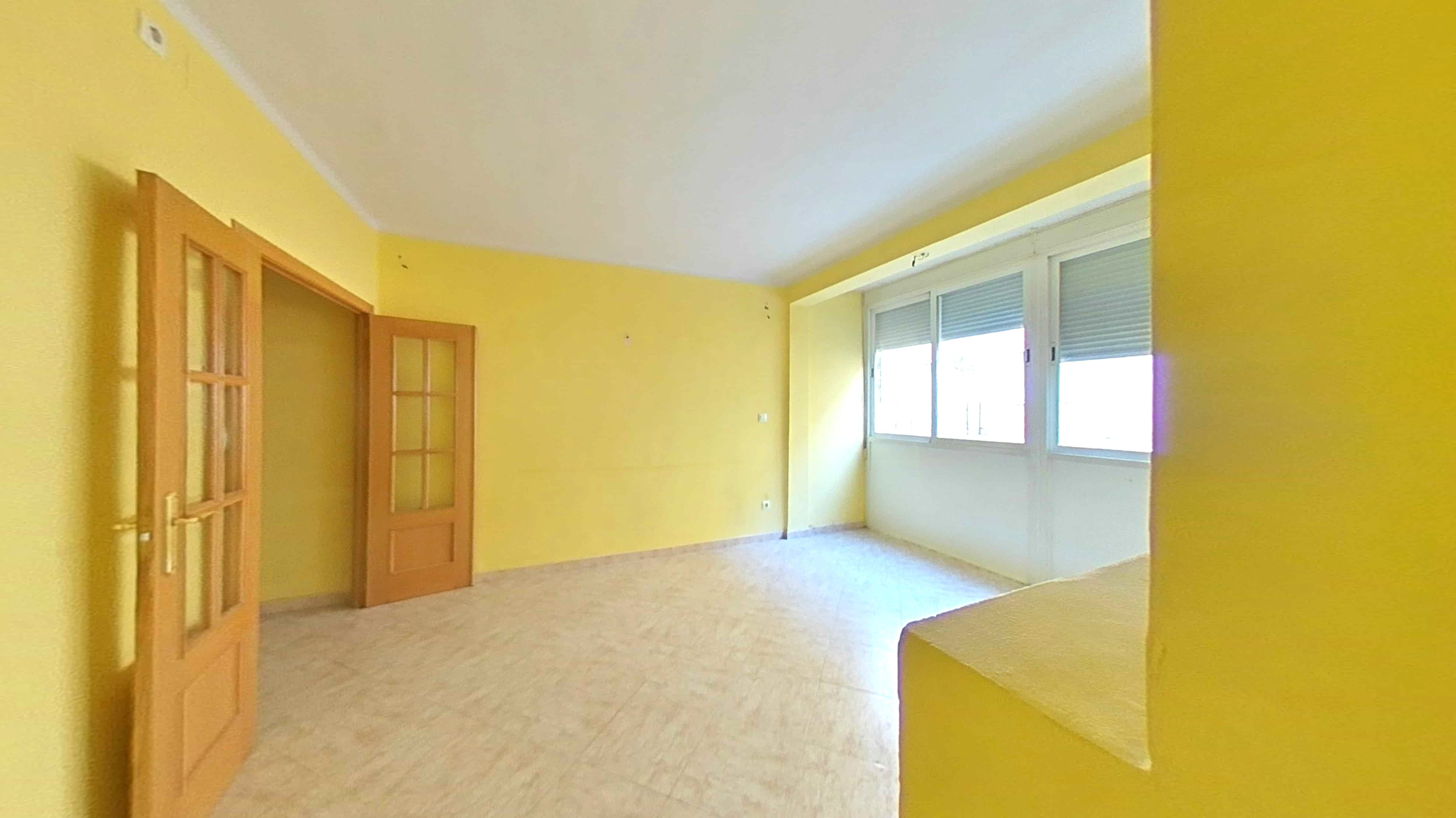 Sala d'estar de Pis en venda en Ciudad Real Capital amb Calefacció i Forn