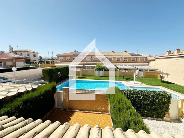 Casa adosada en Alquiler en CV-8280 en Norte