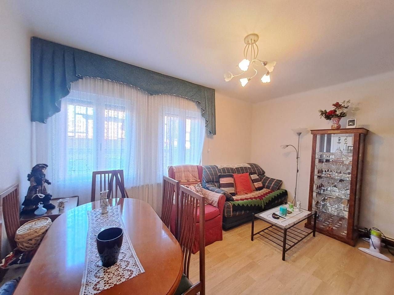 Living room of Flat for sale in Burgos Capital  with Heating and Parquet flooring