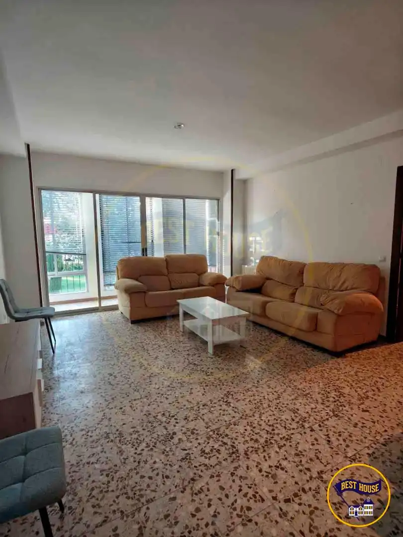 Living room of Flat for share in Cuenca  with Heating, Furnished and Balcony
